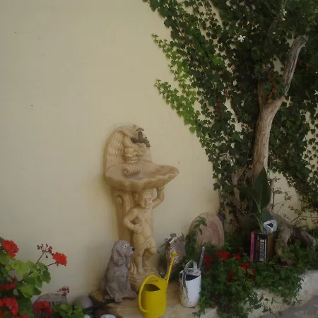 Ionion Star Hotell 2*